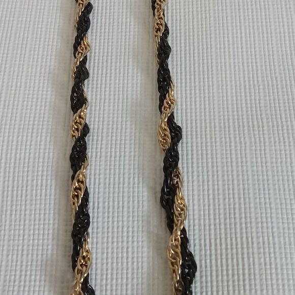 Black and Gold Tone Unisex Single Strand Twisted Metal Singapore Chain Necklace - Picture 6 of 9